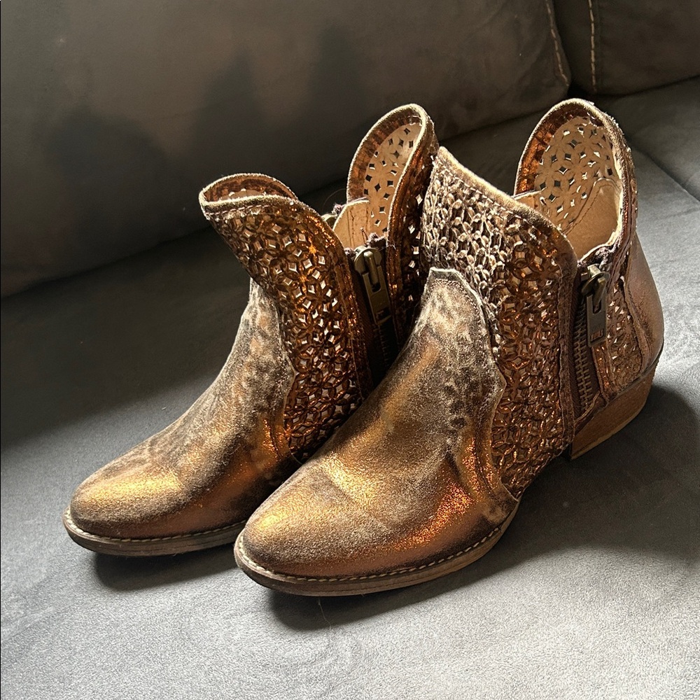 Circle G Metallic Bronze Ankle Booties